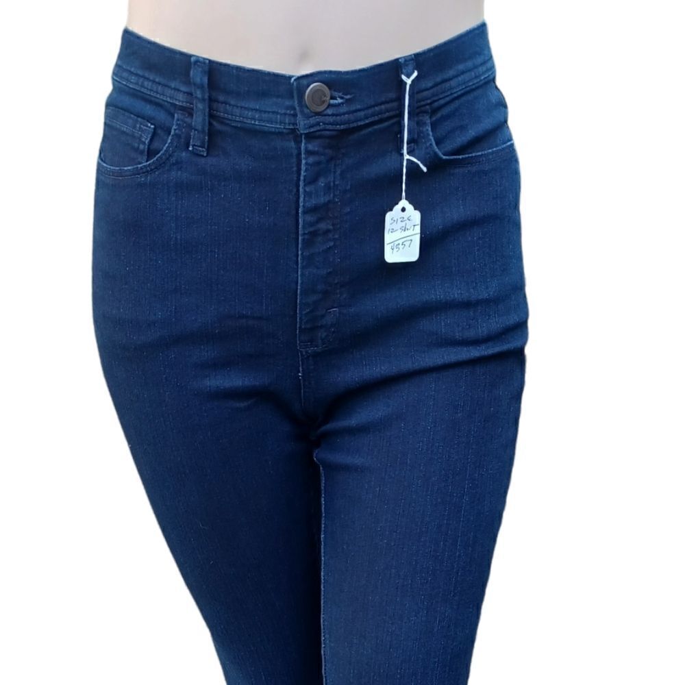 435713....Lee Straight leg Jeans Size 12 Short, W30" 28"Inseam 11"Rise